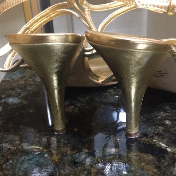 Not for sale                                                      Golden heels - Picture 6 of 8